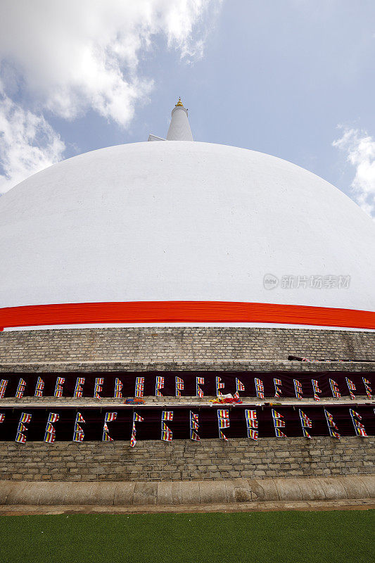 Ruwanwelisaya stupa在Anuradhapura报道